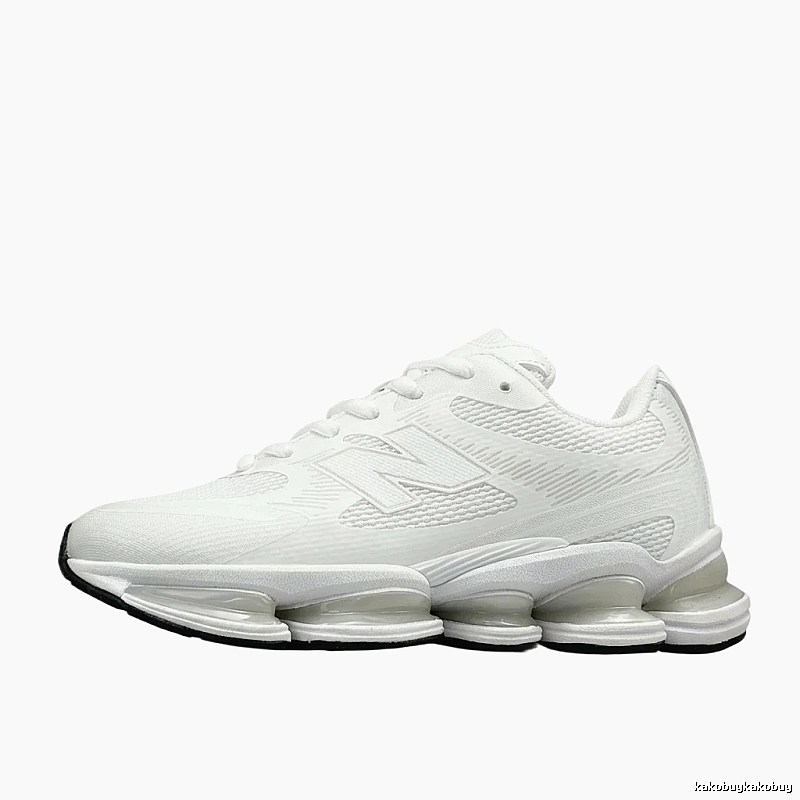 New Balance retro - style white shoes