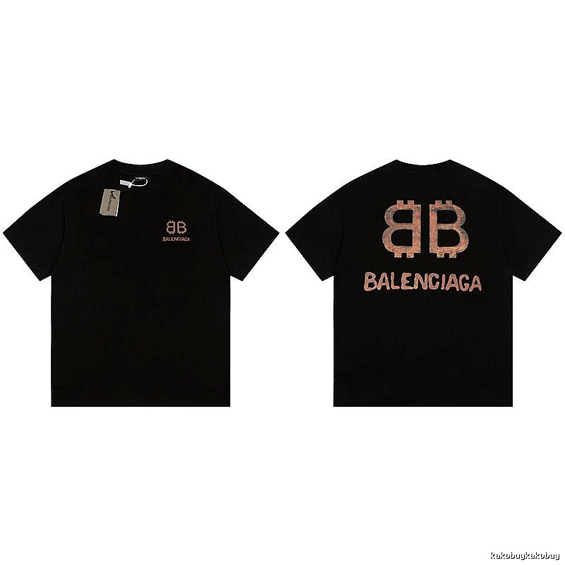 Balenciaga's trendy and cool black T-shirt.