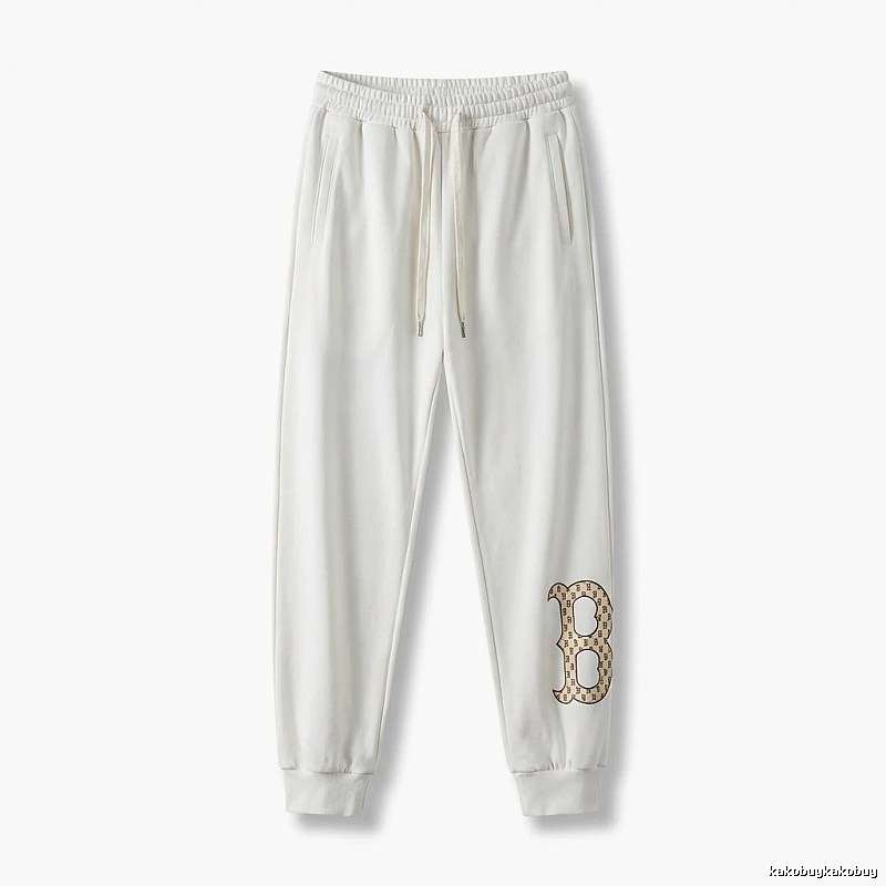 Classic casual white pants in MLB style.