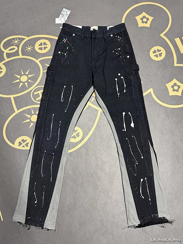 Distressed Cross Jeans in Black with cross motifs - Chrome Hearts