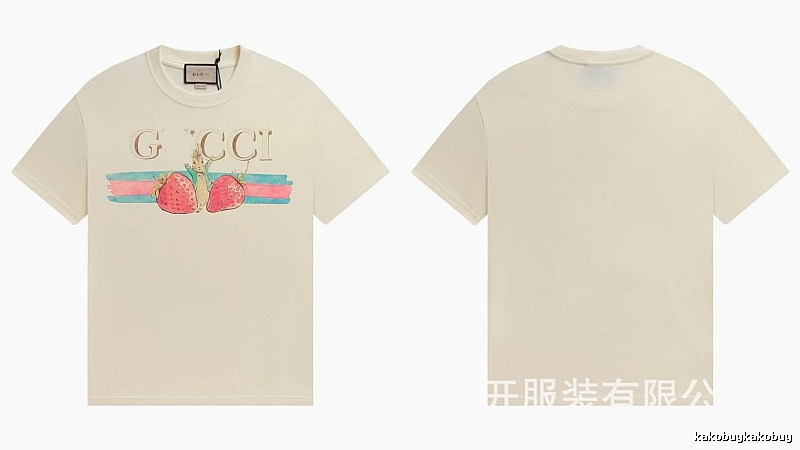 Gucci Vintage Off-white T-shirt with Strawberry Rabbit Print