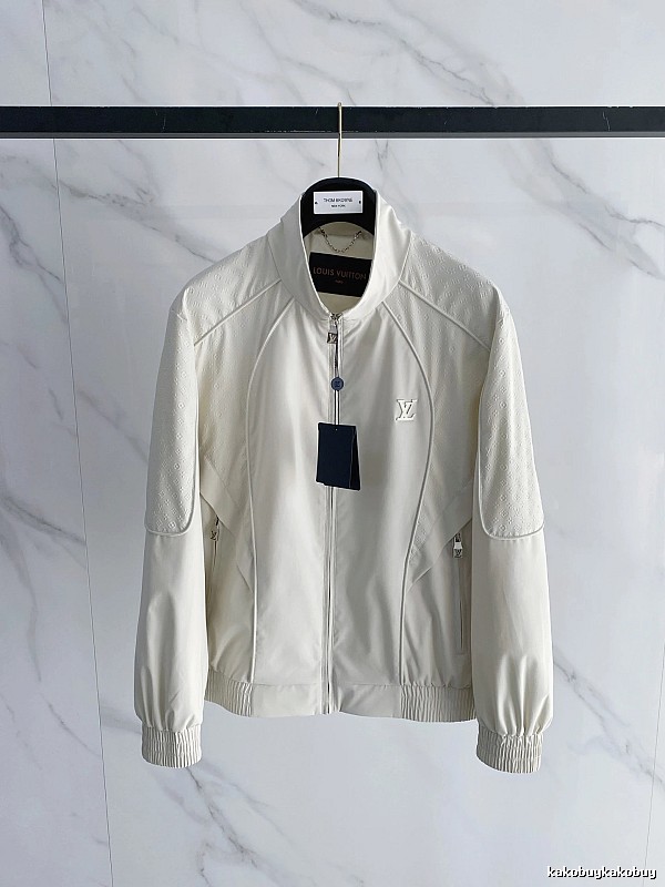 Light Jacket by Arc’teryx with Cream Zip Jacket with Small