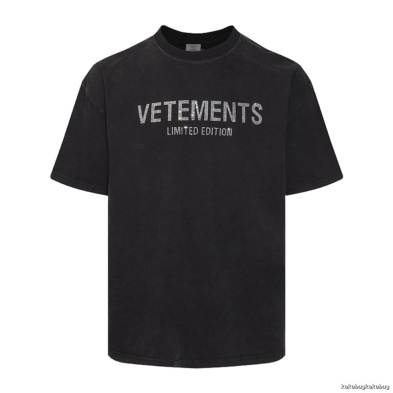 Logo Detail Statement graphic T-shirt Black Colorful Lucky with Relaxed Feel