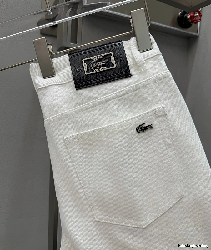 Logo Jeans with green crocodile emblem and clean back pocket - Lacoste Weekend Edit