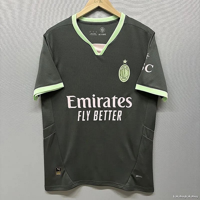 Real Madrid Gift Ready Home soccer jersey White Real Madrid with Standout Detail