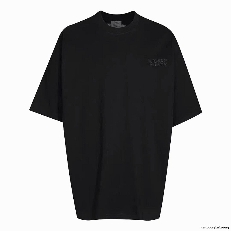 Relaxed Statement graphic T-shirt Black Colorful Lucky with Versatile Design