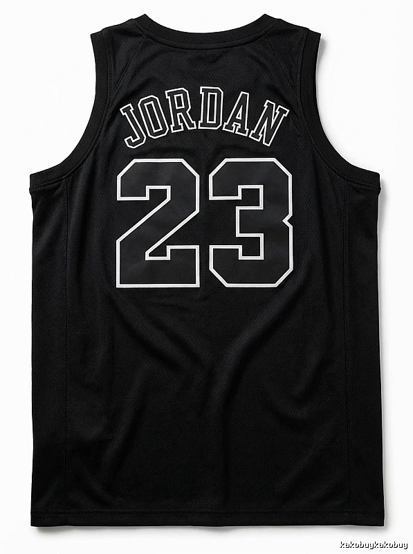 The No. 23 black vest of the Michael Jordan.